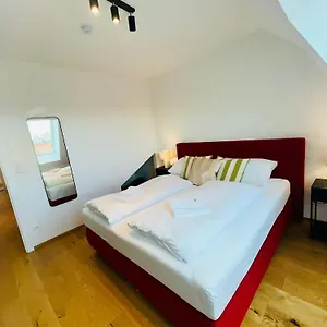 Orestaliving - Penthouse With Designer Renovation Appartement